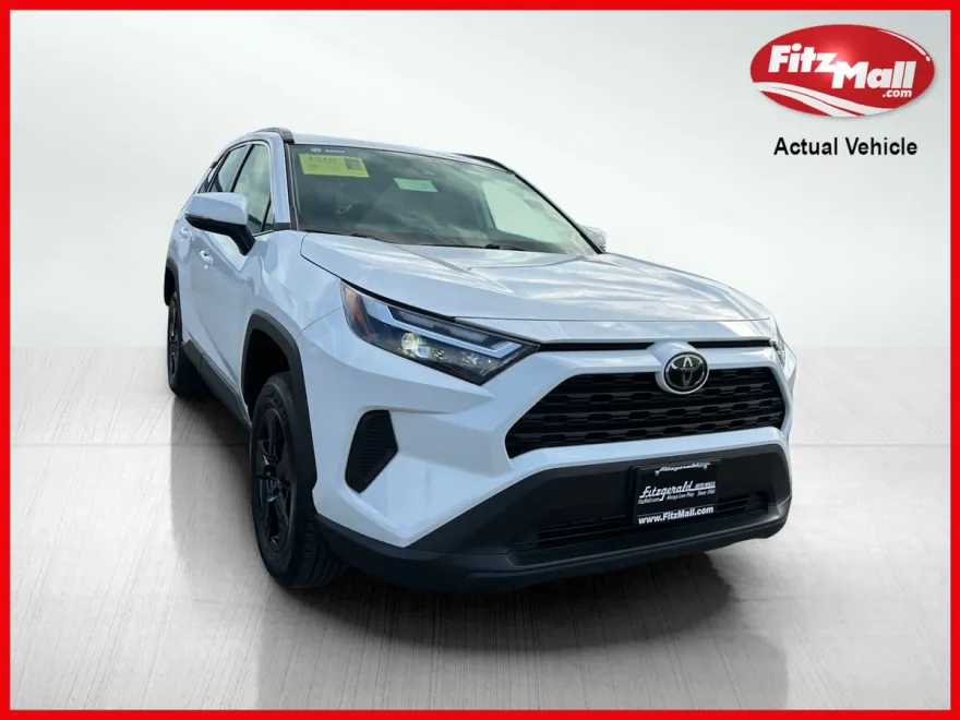 2024 Toyota RAV4 XLE photo 1