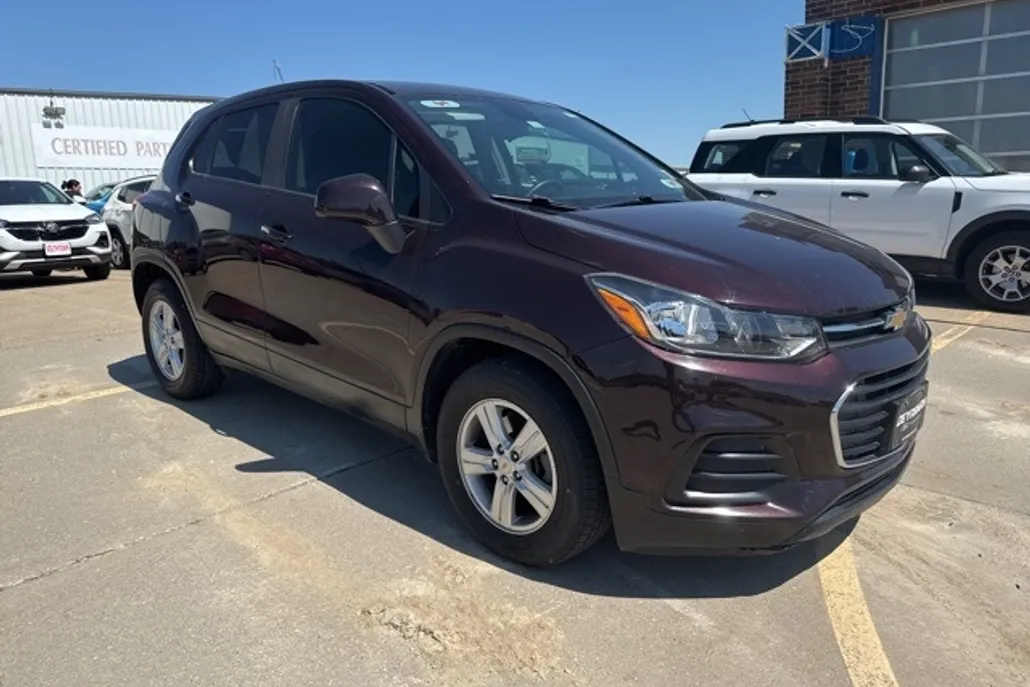 2020 Chevrolet Trax LS photo 1