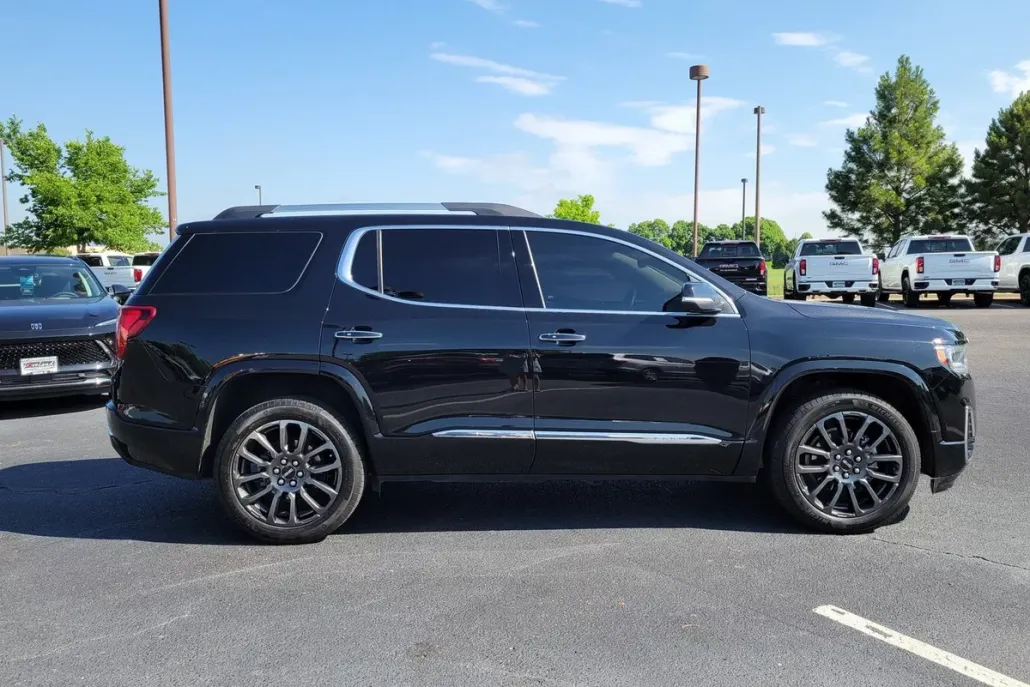 2023 Gmc Acadia Denali photo 1