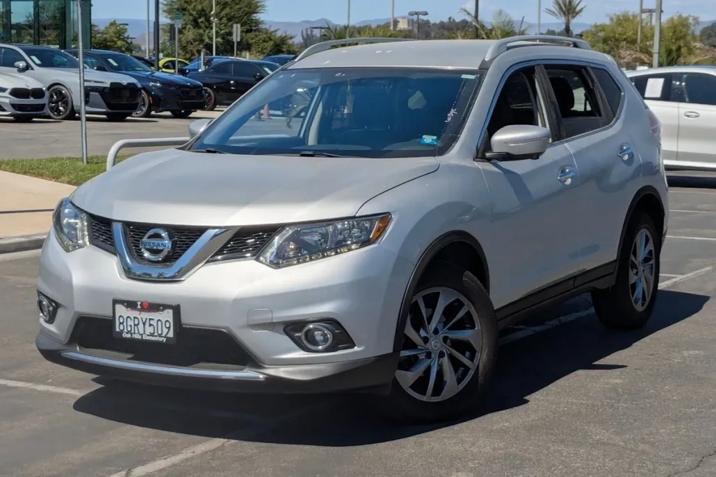 2015 Nissan Rogue SL photo 1