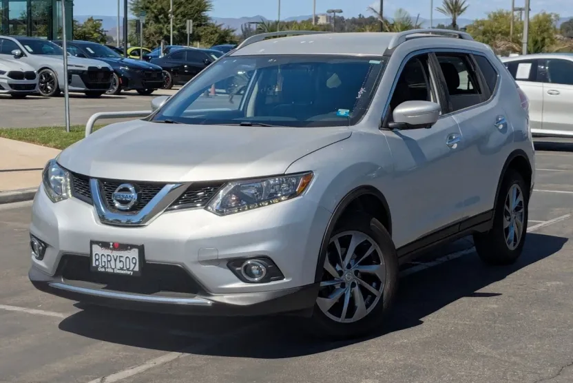 2015 Nissan Rogue SL photo 1