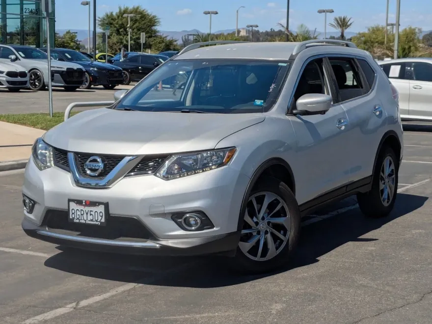 2015 Nissan Rogue SL photo 1