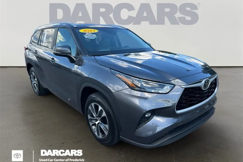 2023 Toyota Highlander XLE photo 1