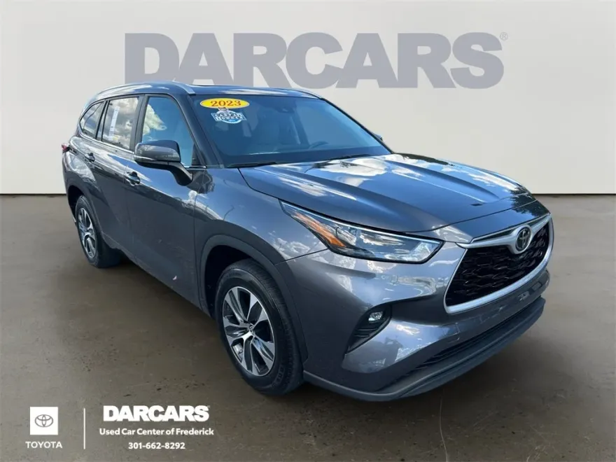 2023 Toyota Highlander XLE photo 1