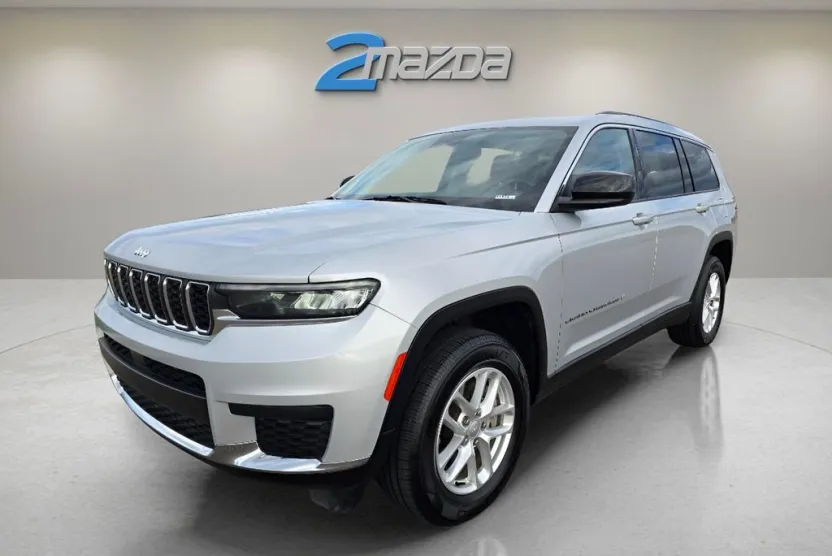 2023 Jeep Grand Cherokee Laredo photo 1