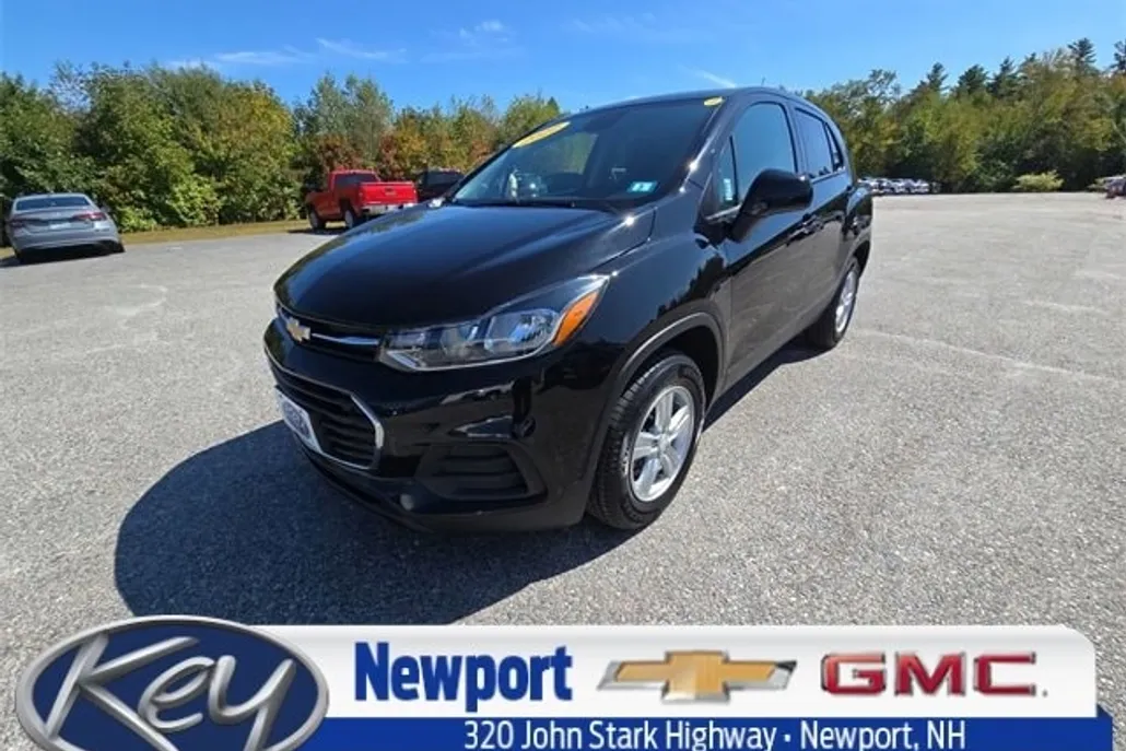 2022 Chevrolet Trax LS photo 1
