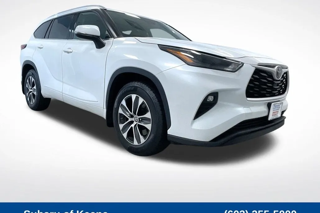 2022 Toyota Highlander XLE photo 1