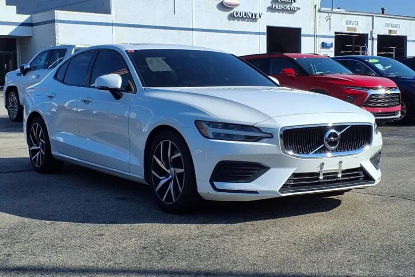 2020 Volvo S60 T5 Momentum photo 1