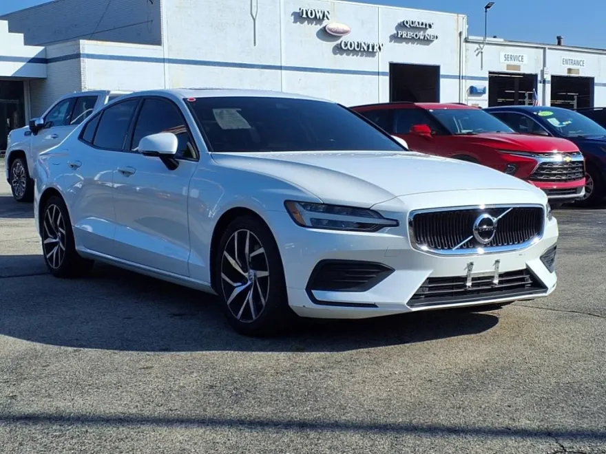 2020 Volvo S60 T5 Momentum photo 1