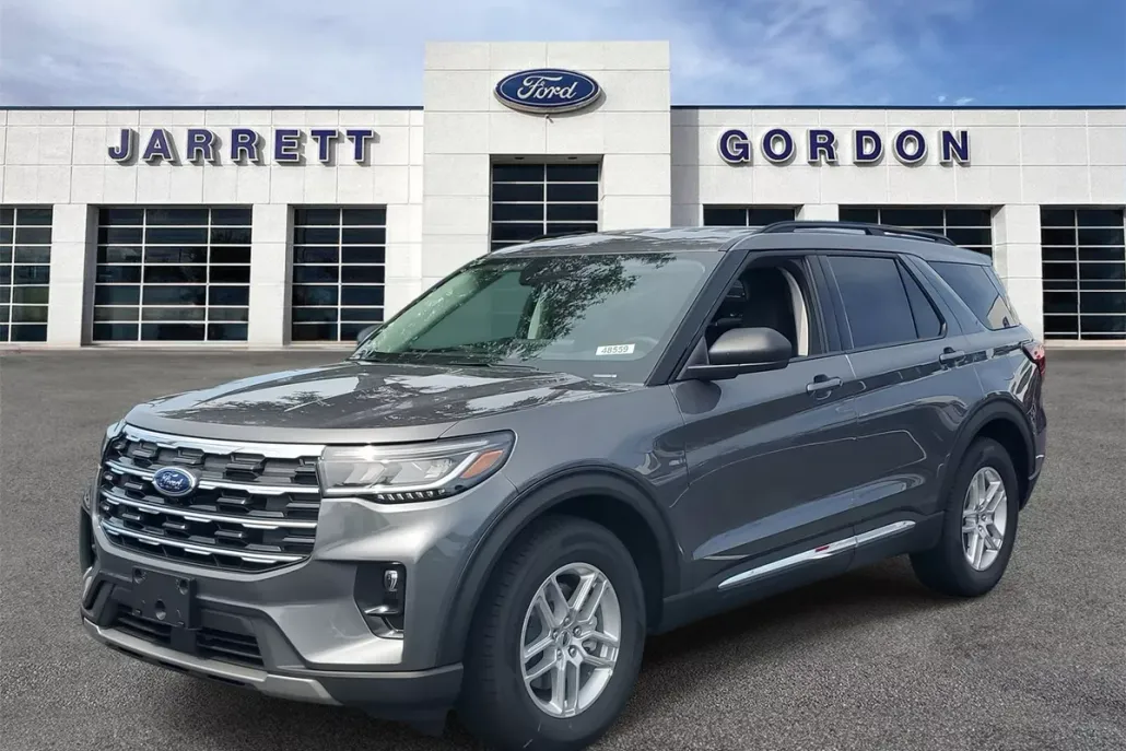 2025 Ford Explorer photo 1