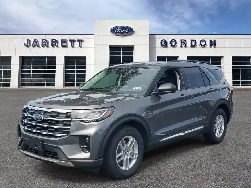 2025 Ford Explorer photo 1