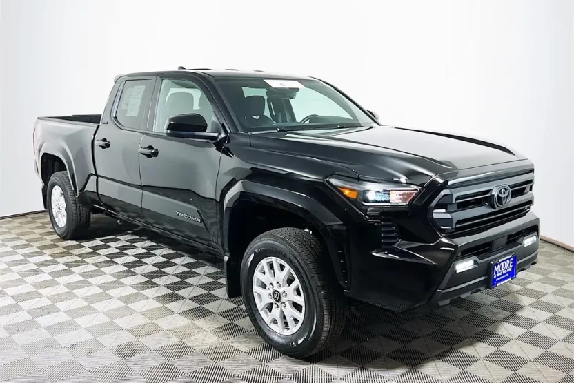 2025 Toyota Tacoma SR5 photo 1
