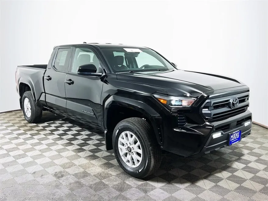 2025 Toyota Tacoma SR5 photo 1