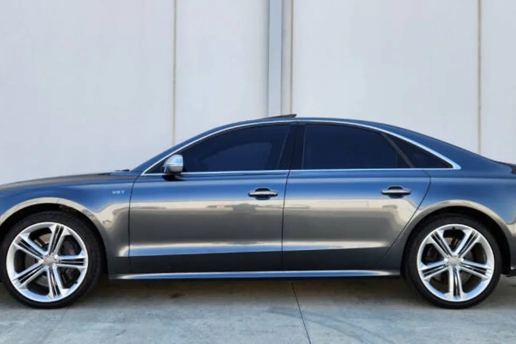 2013 Audi S8 4.0T Quattro photo 1