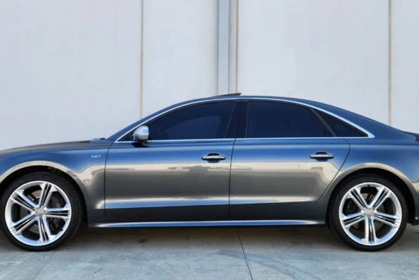 2013 Audi S8 4.0T Quattro photo 1