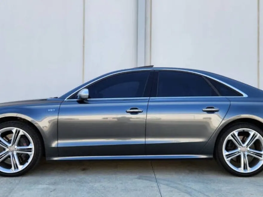 2013 Audi S8 4.0T Quattro photo 1
