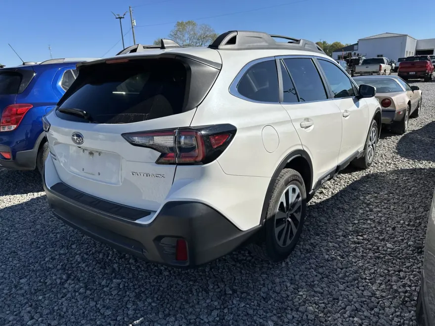 2022 Subaru Outback Premium photo 1