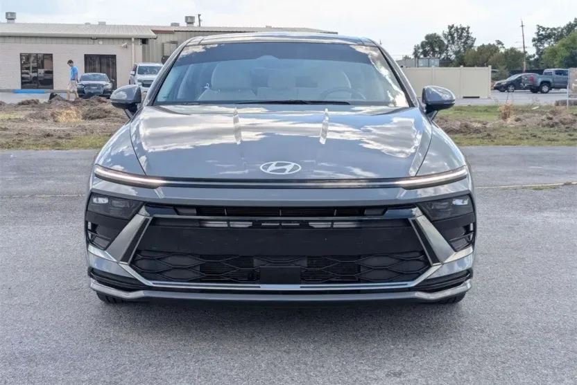 2024 Hyundai Sonata SEL photo 1