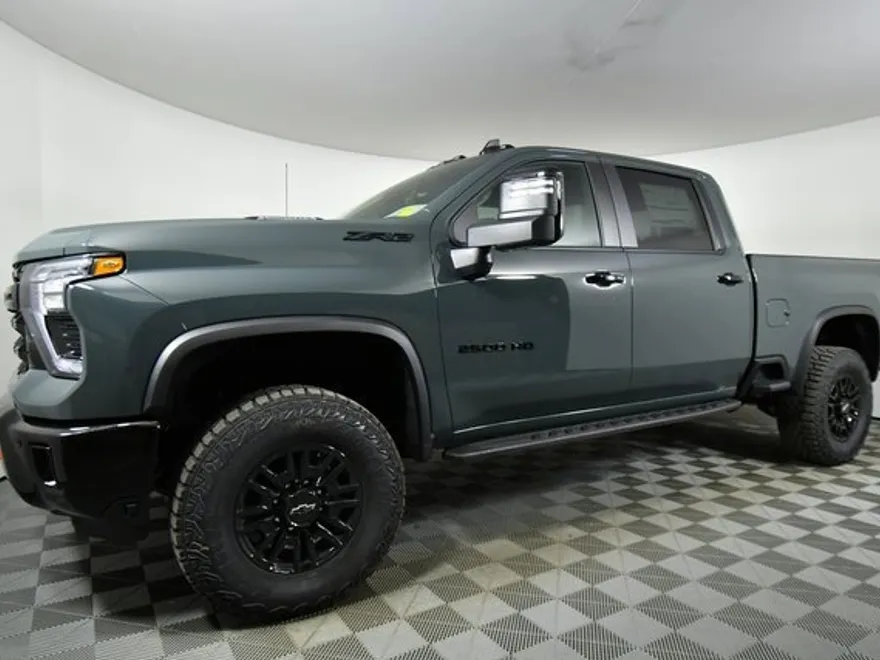 2026 Chevrolet Silverado 2500HD ZR2 photo 1