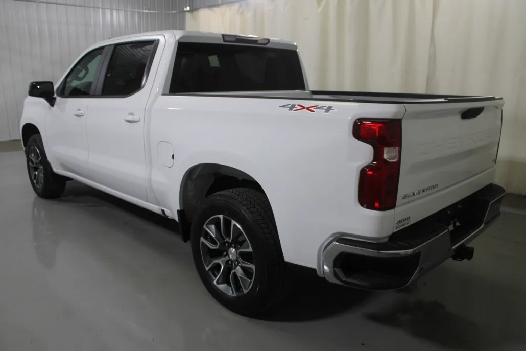 2025 Chevrolet Silverado 1500 LT photo 1