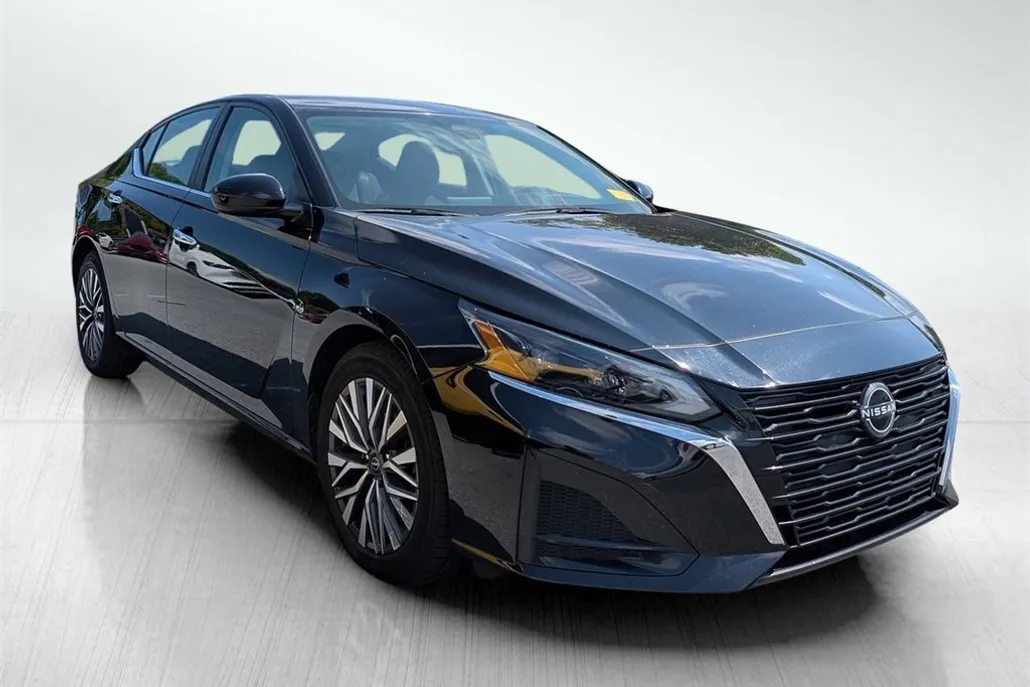 2023 Nissan Altima 2.5 SV photo 1