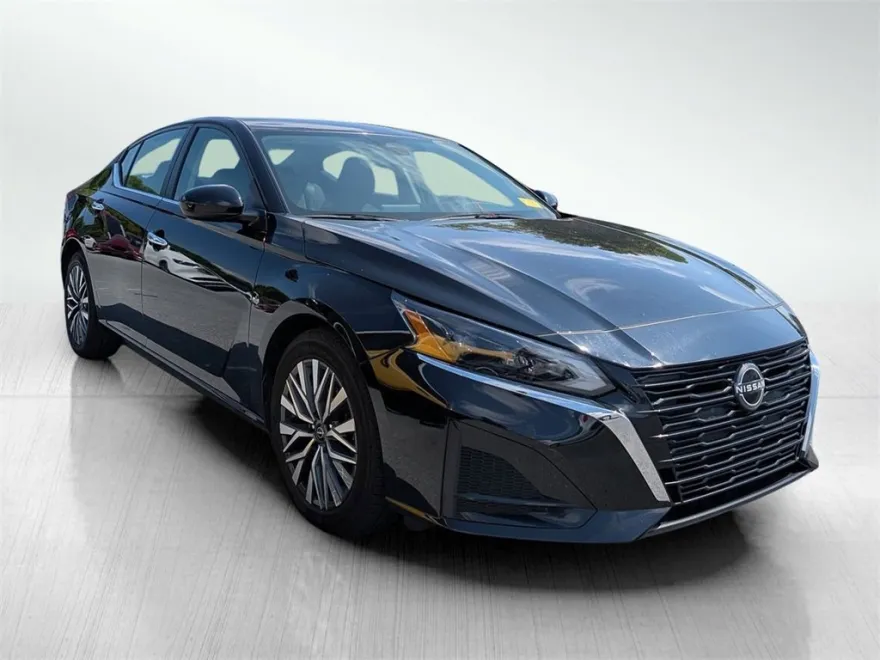 2023 Nissan Altima 2.5 SV photo 1
