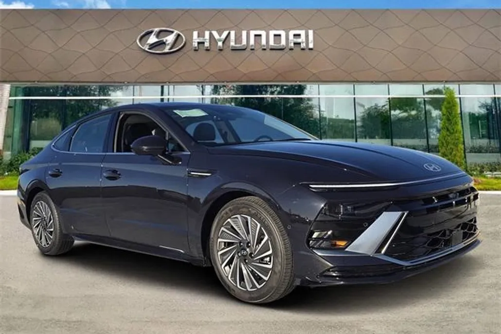2025 Hyundai Sonata Hybrid Limited photo 1