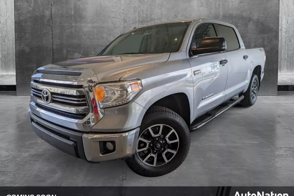 2016 Toyota Tundra CrewMax SR5 photo 1