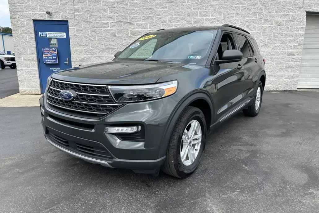 2022 Ford Explorer XLT photo 1