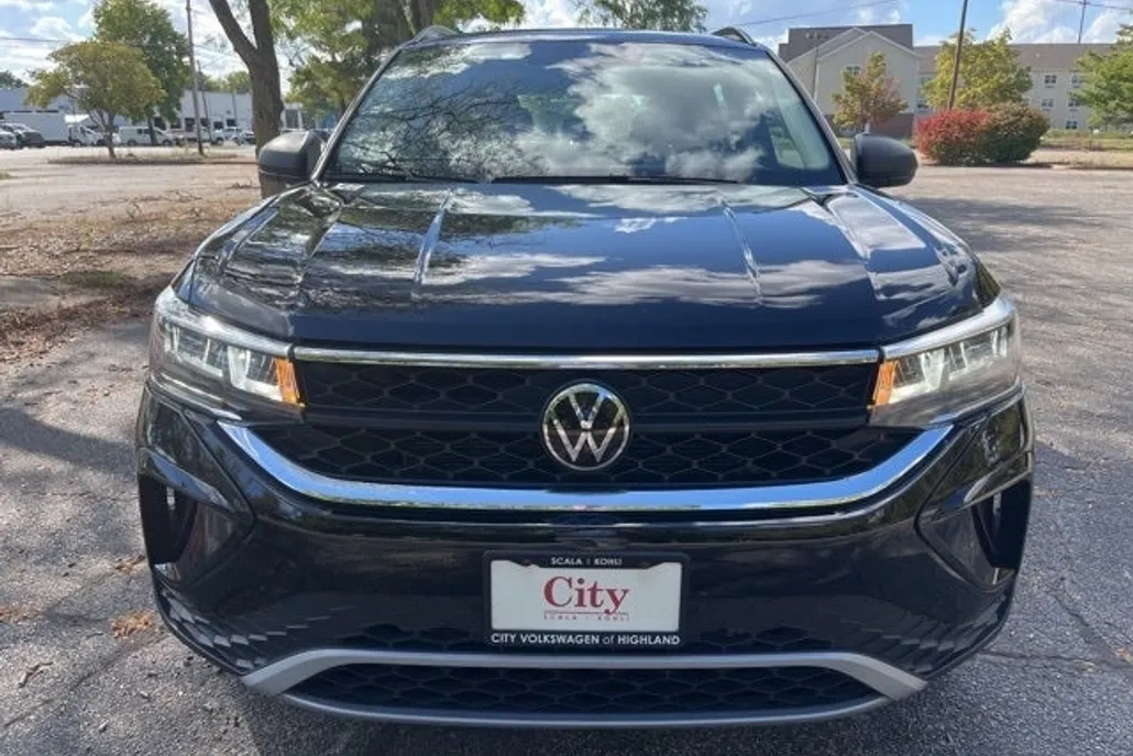 2024 Volkswagen Taos S photo 1