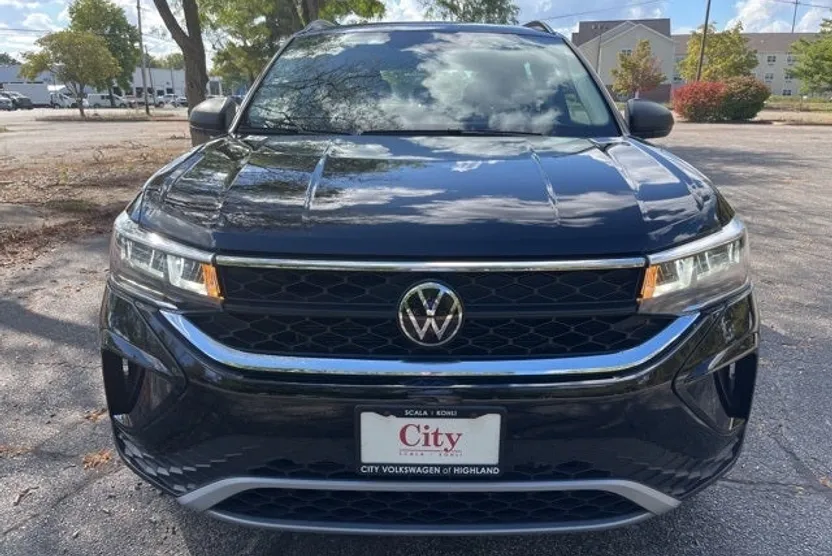 2024 Volkswagen Taos S photo 1