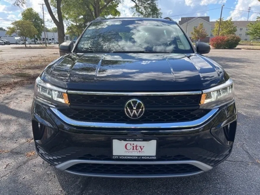 2024 Volkswagen Taos S photo 1
