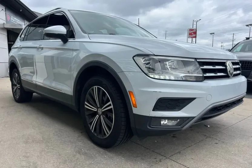 2018 Volkswagen Tiguan SEL photo 1