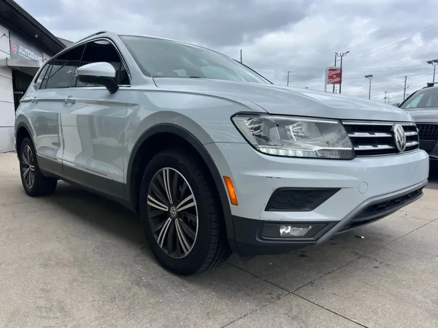 2018 Volkswagen Tiguan SEL photo 1