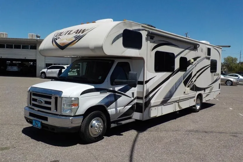 2016 Ford E-450 photo 1