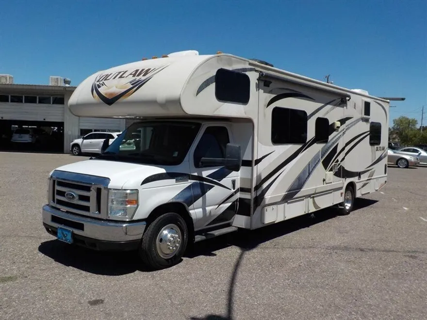 2016 Ford E-450 photo 1
