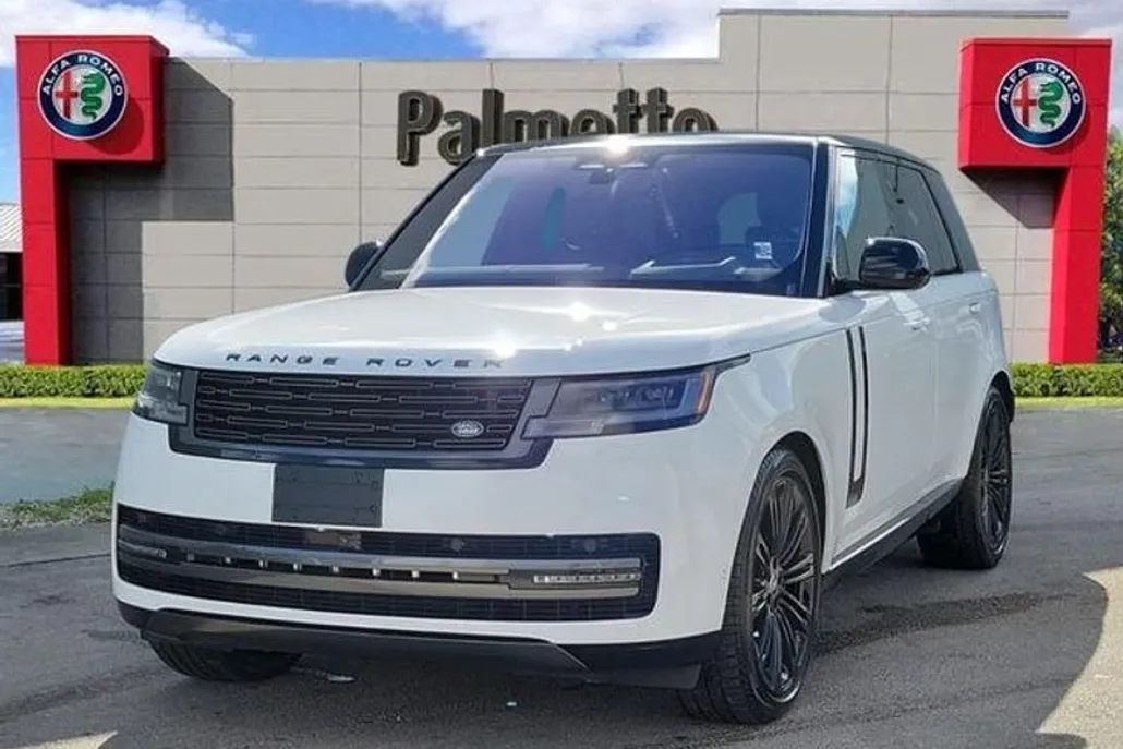 2023 Land Rover Range Rover SE photo 1