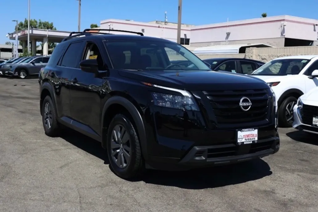 2025 Nissan Pathfinder SV photo 1