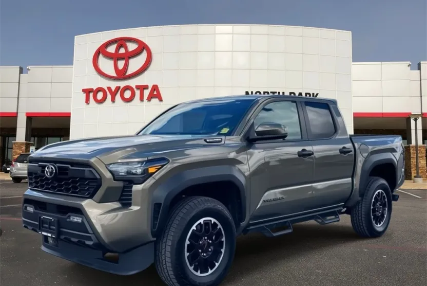 2025 Toyota Tacoma TRD photo 1
