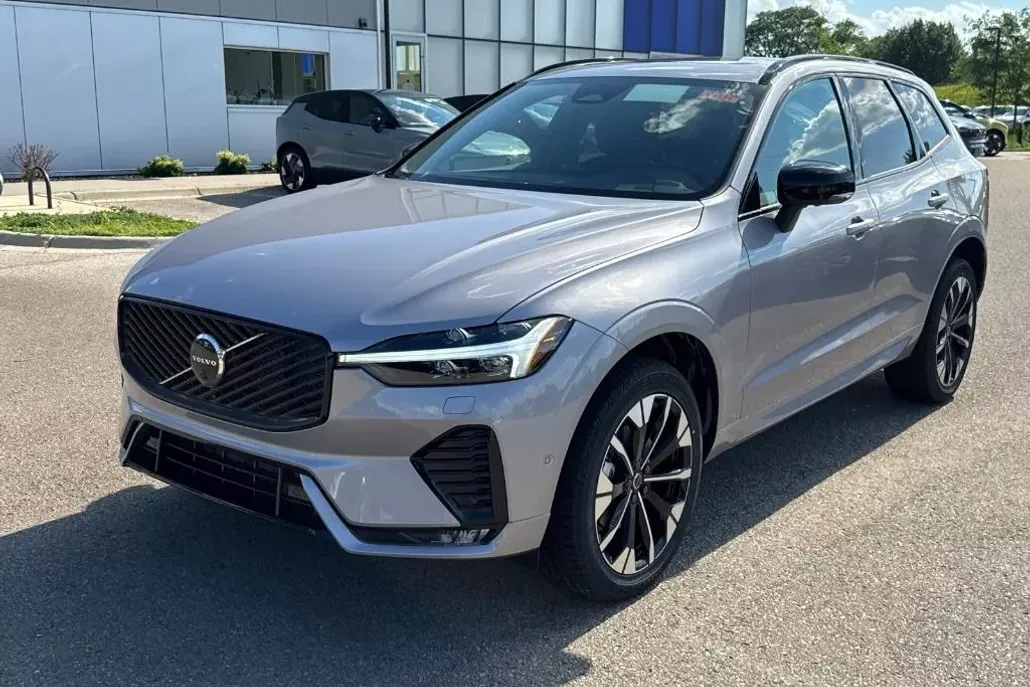 2026 Volvo XC60 B5 Plus photo 1