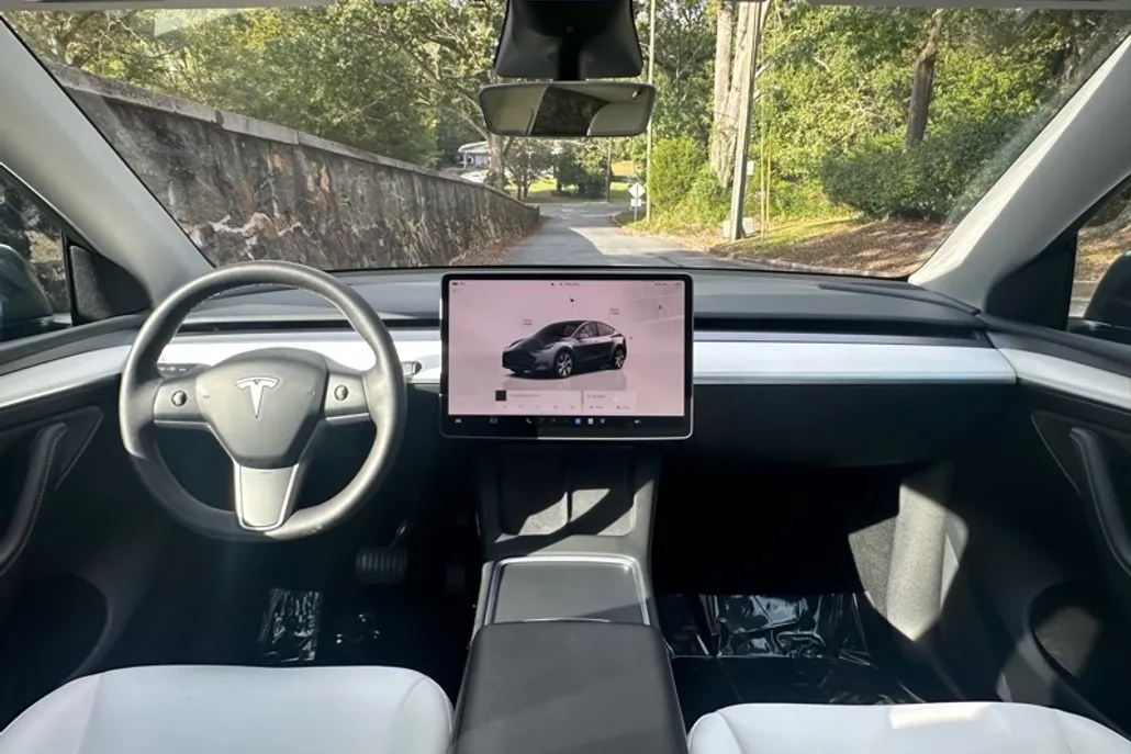 2023 Tesla Model Y Long Range photo 1