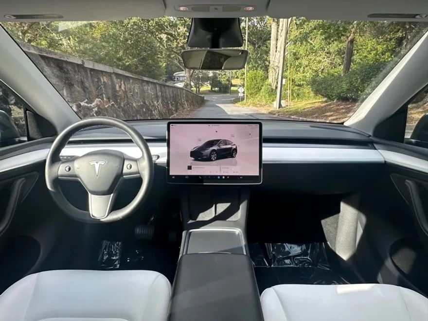 2023 Tesla Model Y Long Range photo 1