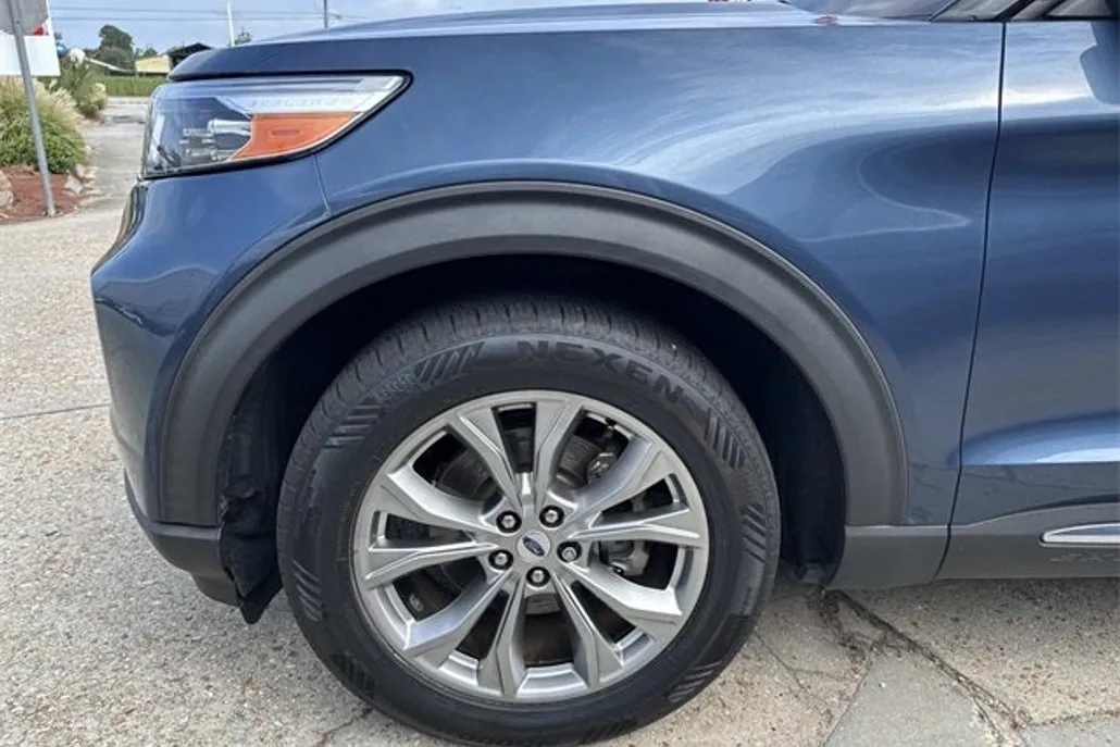 2020 Ford Explorer XLT photo 1