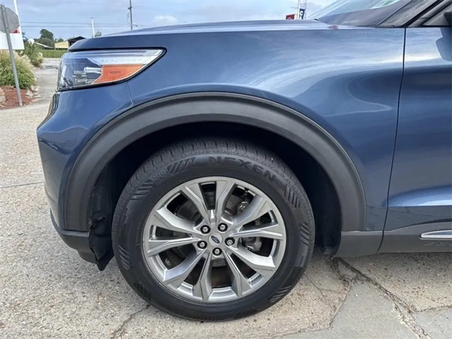 2020 Ford Explorer XLT photo 1