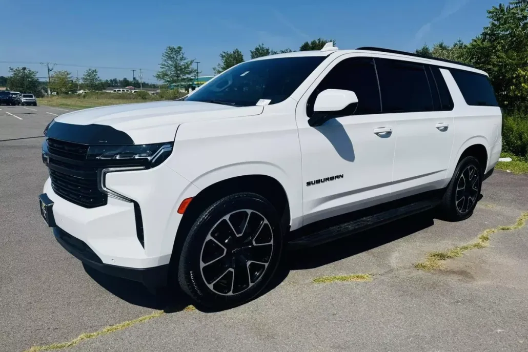 2023 Chevrolet Suburban RST photo 1