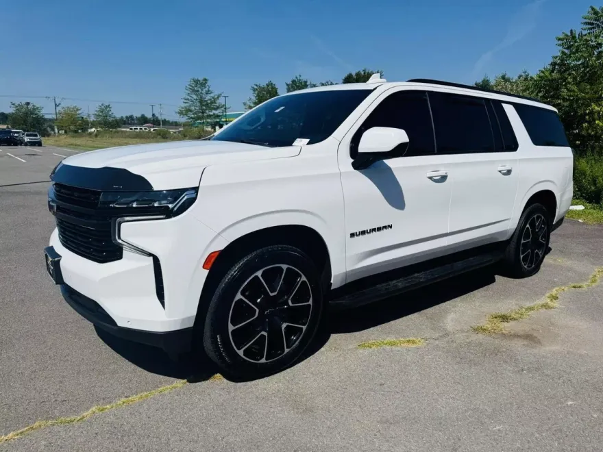 2023 Chevrolet Suburban RST photo 1