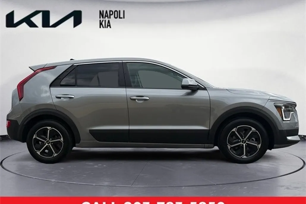 2024 Kia Niro LX photo 1