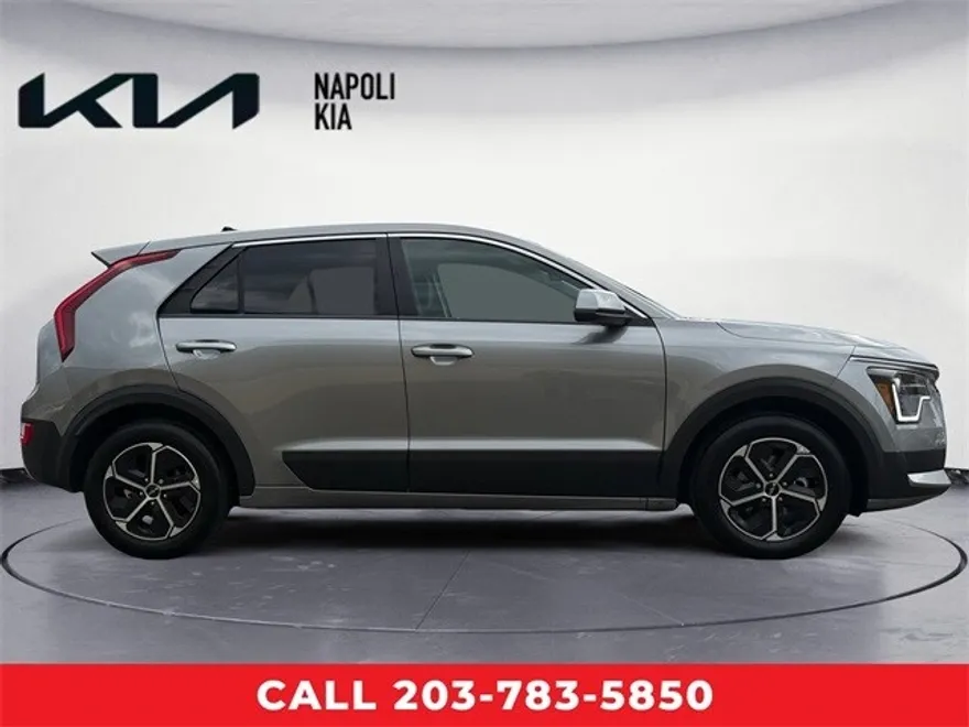 2024 Kia Niro LX photo 1