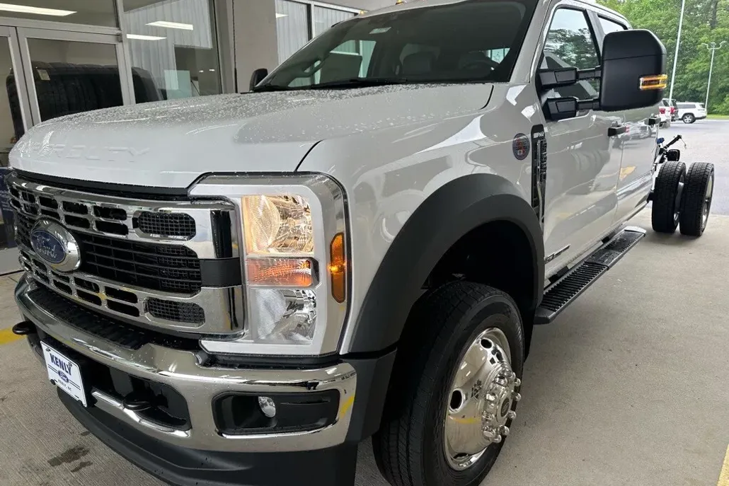 2025 Ford F-550 XL photo 1