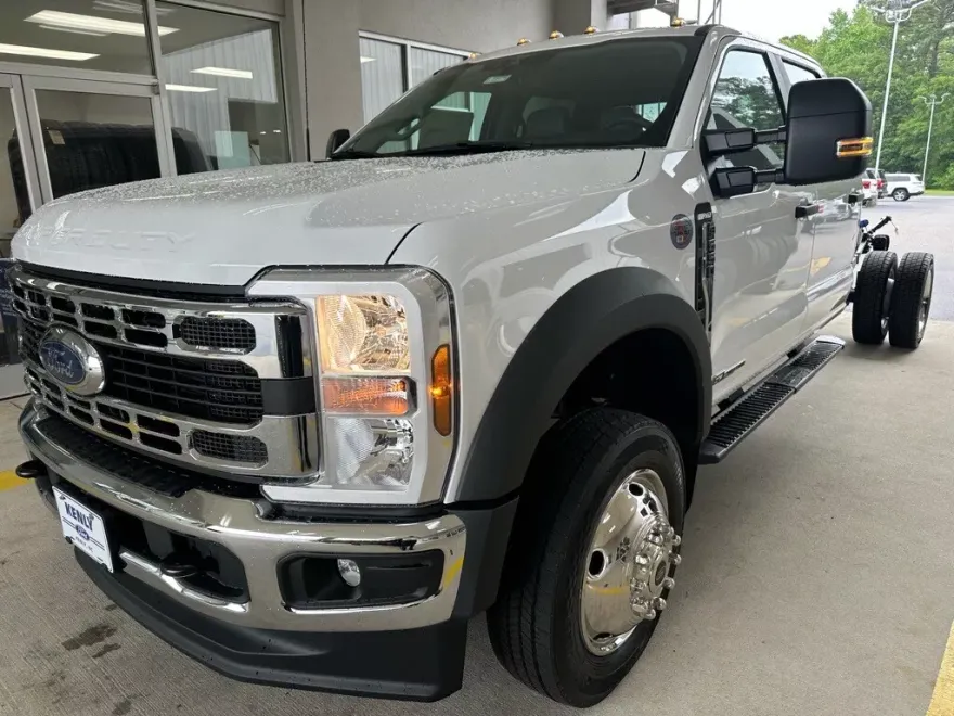 2025 Ford F-550 XL photo 1